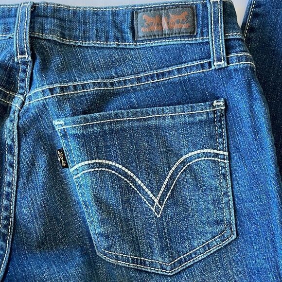 Levi’s 535 Legging Jeans Size 9M LIKE NEW! - Picture 2 of 5